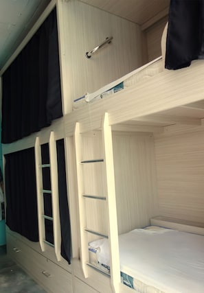 Ropa de cama de alta calidad, caja fuerte, wifi gratis