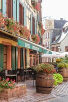 Lunch and dinner served, French cuisine