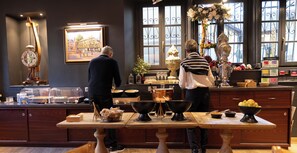 Daily buffet breakfast for a fee - Hôtel du Mouton (Ribeauvillé)