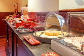 Daily buffet breakfast for a fee - Hôtel du Mouton (Ribeauvillé)