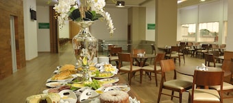 Hotel Maestro Premium Cascavel