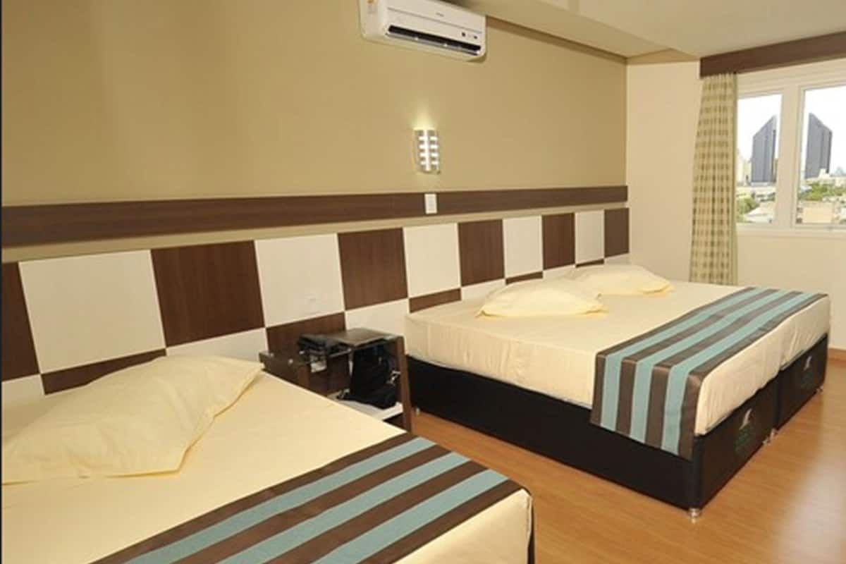 quadruple room | 1 bedroom, minibar, individually decorated, desk