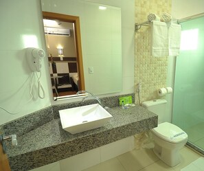 Buồng tắm vòi sen, khăn tắm 