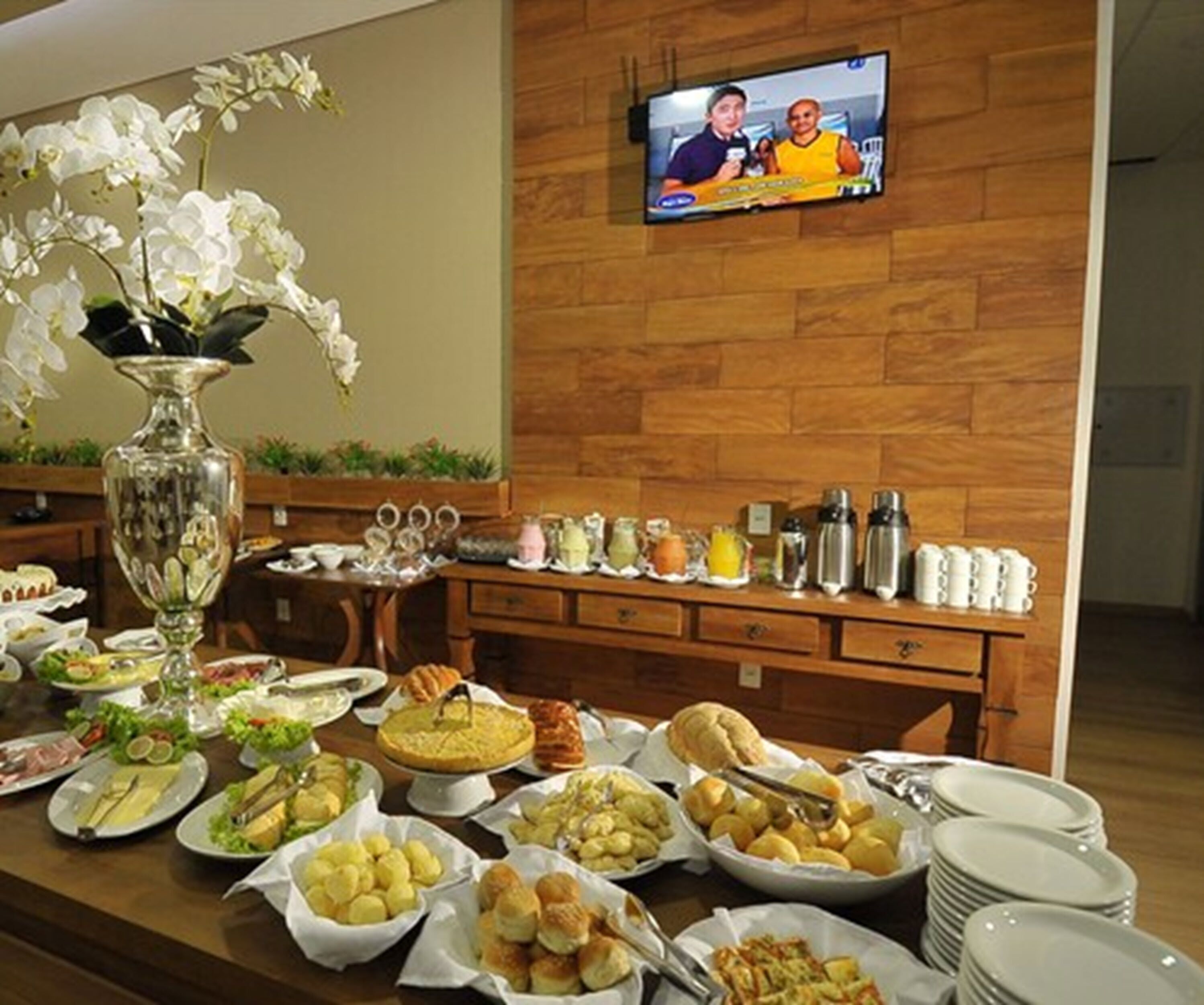 breakfast and dinner served, brazilian cuisine