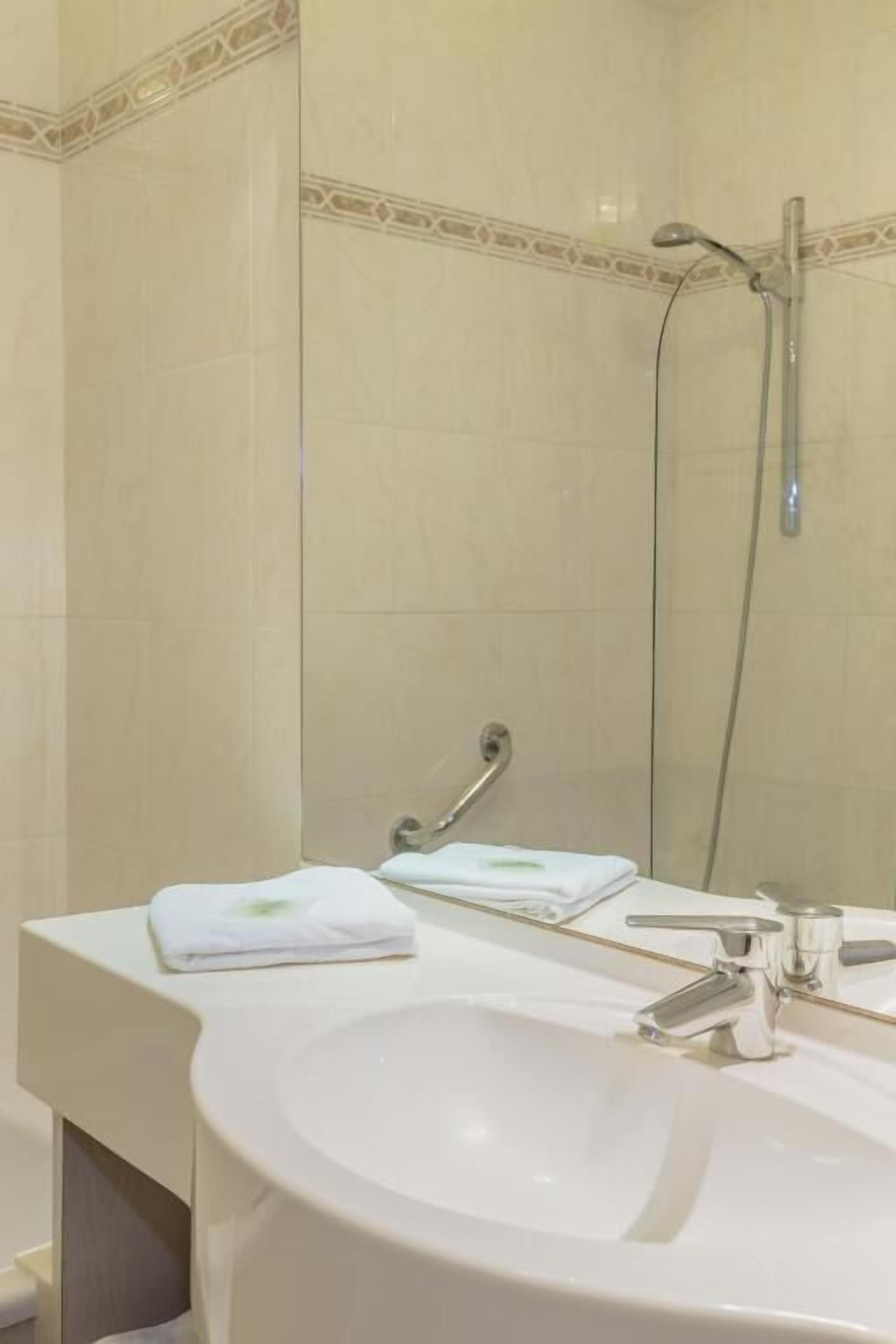 舒适单人房 | 浴室 | 免费洗浴用品、吹风机、毛巾