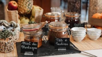 Desayuno buffet todos los días (con cargo)