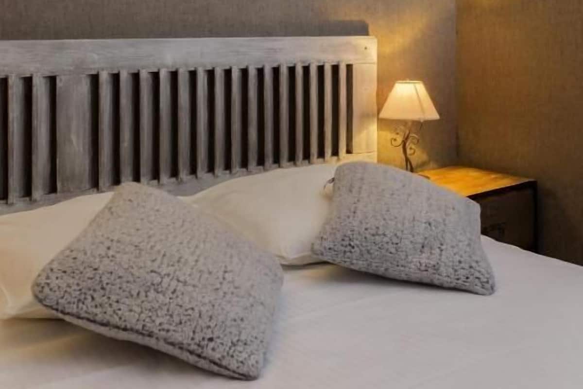 Comfort-værelse til 4 personer | Individuelt design, individuel indretning, skrivebord, lydisolering