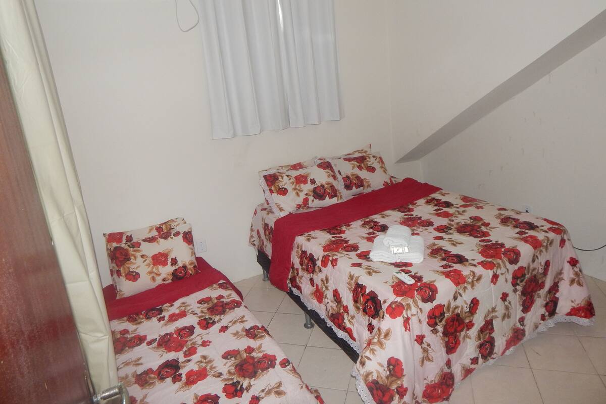 Cortinas blackout, camas plegables/adicionales y wifi gratis