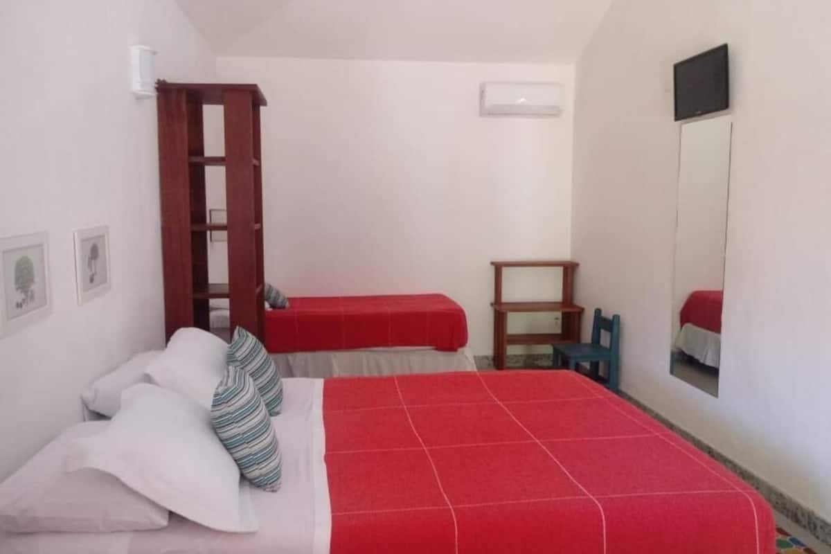 1 bilik tidur, bar mini, cadar katil