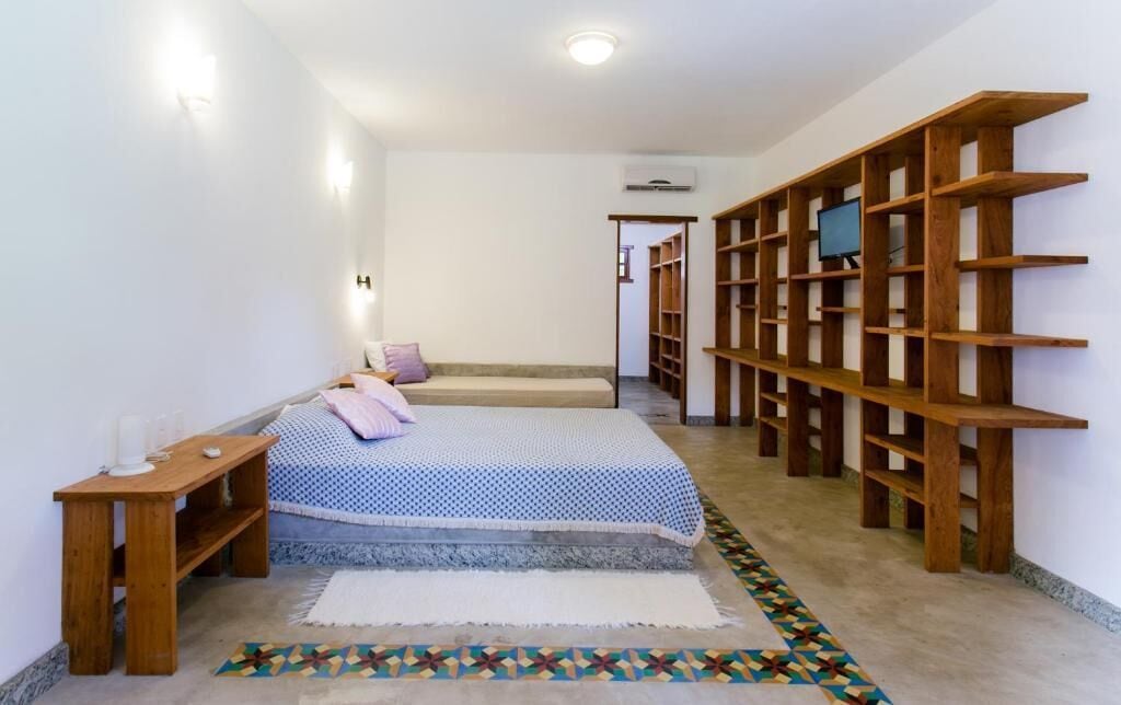 Master Triple Room | Minibar, bed sheets