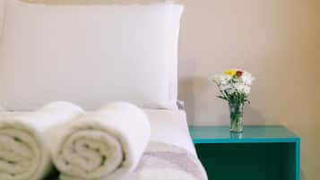 Traditional Apartment, 1 Bedroom, Kitchen | Seterika/papan seterika, Wi-fi percuma, cadar katil