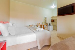 Suite estàndard (Ar Cond / Air Cond) | Planxa i posts de planxar, wifi gratuïta i roba de llit 