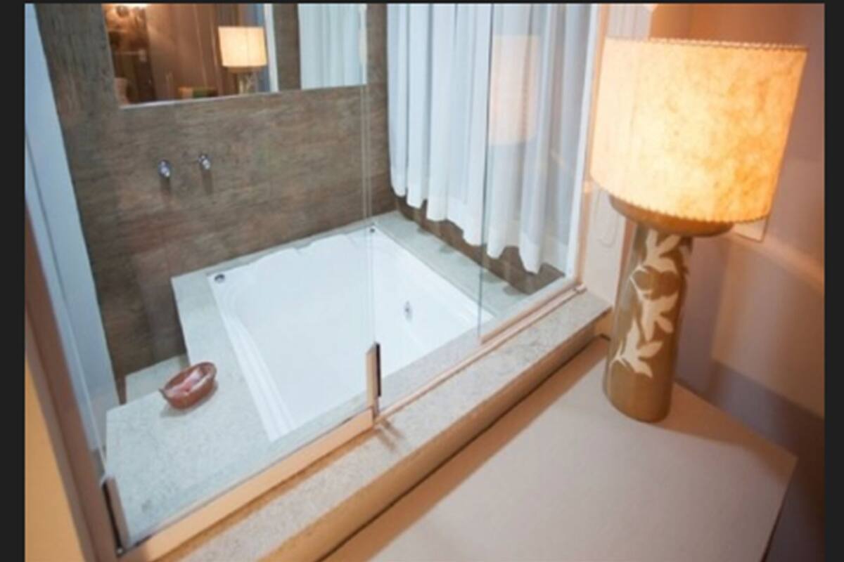 deluxe double room | minibar, in-room safe, desk, blackout curtains