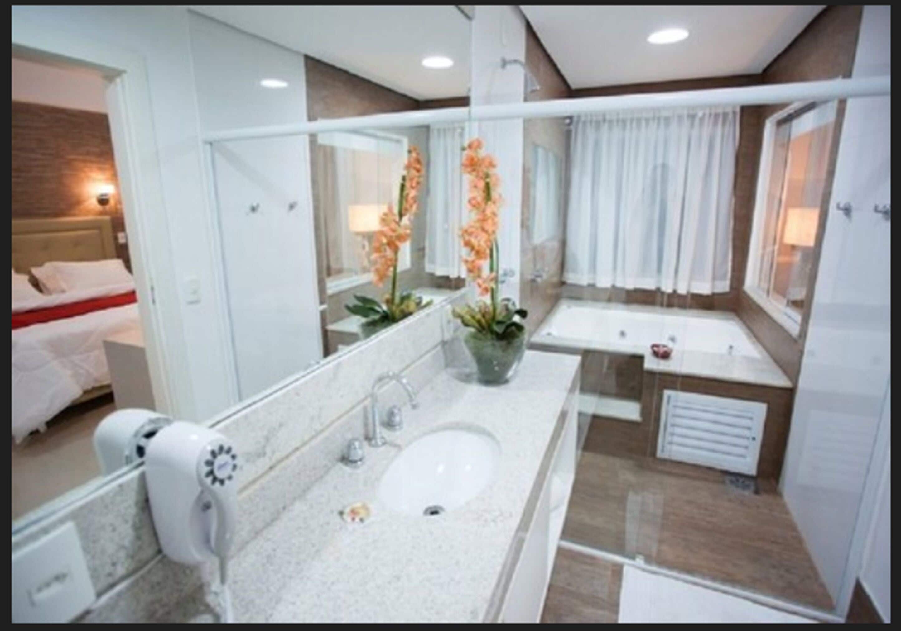 separate bathtub and shower, jetted bath, free toiletries, hair dryer