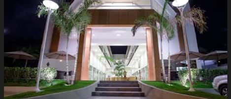 Façade de l’hébergement - soirée/nuit