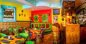 Breakfast, lunch and dinner served  - Hotel La Hacienda (Rodrigo Luque)