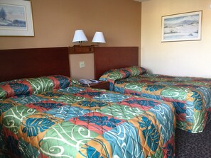 Premium bedding, desk, free WiFi, bed sheets - Bama Inn (Huntsville)