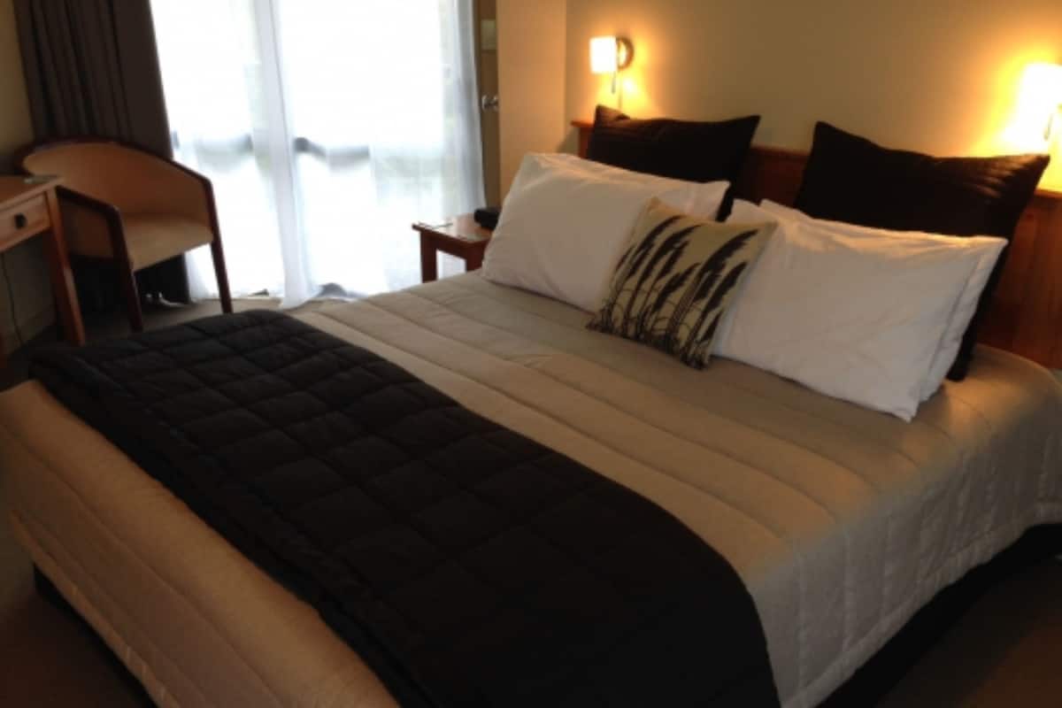 Deluxe Studio | Premium bedding, desk, soundproofing, iron/ironing board