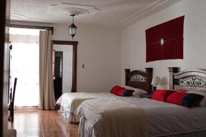 Family Room  - Hotel Casa del Arco (Antigua Guatemala)