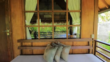 Bungalow estándar, 1 cama King size, balcón, vista al jardín | Terraza o patio