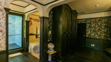 Executive Suite, 2 Double Beds, Non Smoking | Living area