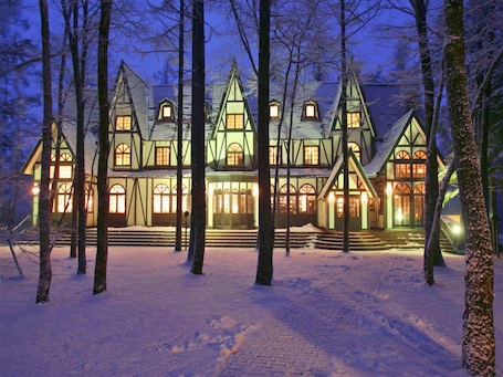 Exterior. Restaurant & Hotel Traumerei