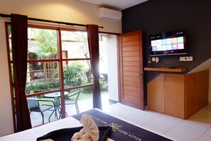 Minibar, in-room safe, desk, laptop workspace