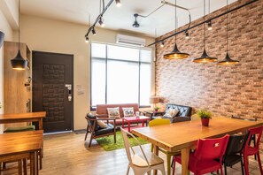 Living area - On My Way Taitung Hostel Backpacker (Taitung)