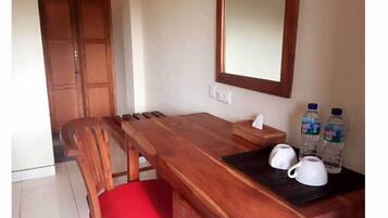 Coffres-forts dans les chambres, ameublement personnalisé, bureau