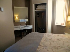 套房, 1 张大床 | 办公桌、隔音、熨斗/熨衣板、免费 WiFi