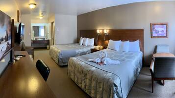 Habitació superior, 2 llits de matrimoni | Escriptori, habitacions insonoritzades i planxa i posts de planxar