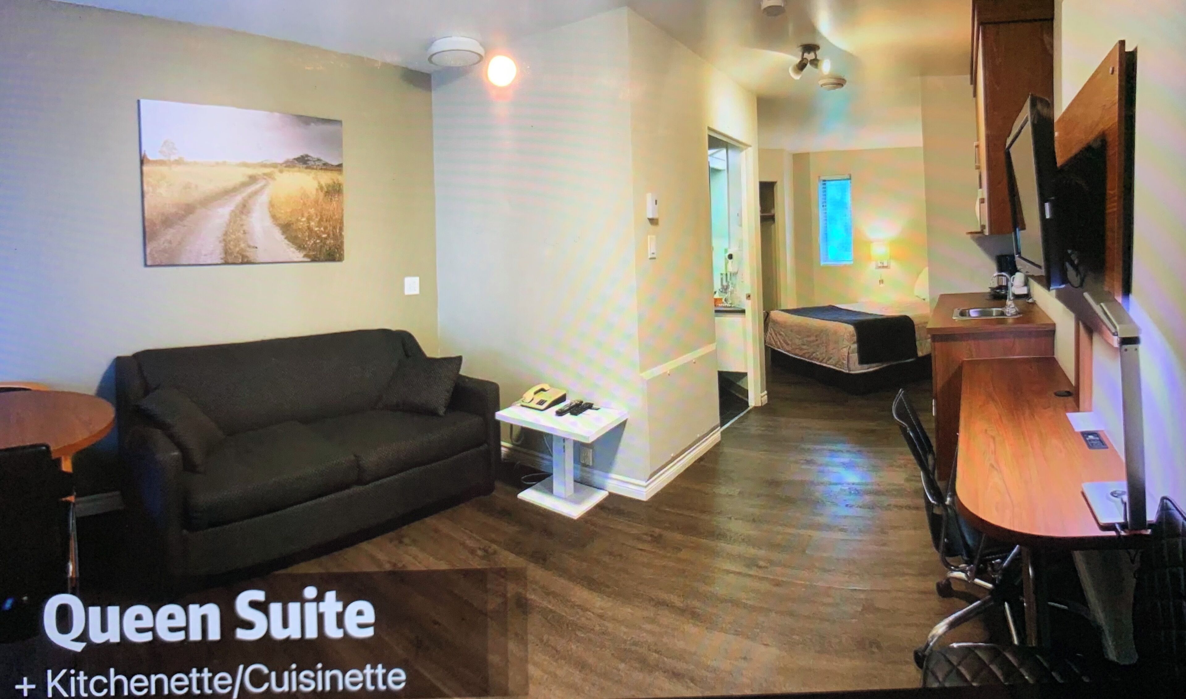 Suite, 1 Queen-Bett | Eigene Kochnische | Kühlschrank, Mikrowelle, Wasserkocher mit Kaffee-/Teezubehör