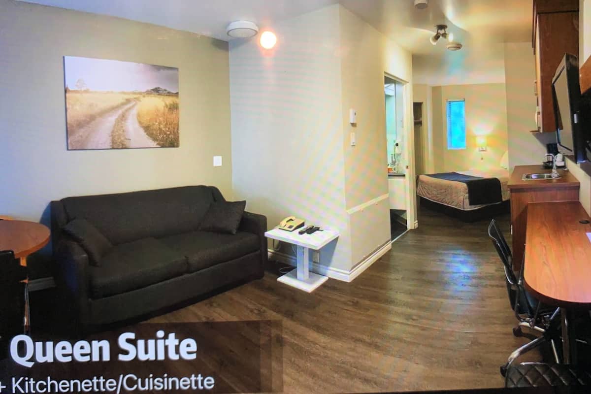 Suite, 1 Queen-Bett | Eigene Kochnische | Kühlschrank, Mikrowelle, Wasserkocher mit Kaffee-/Teezubehör