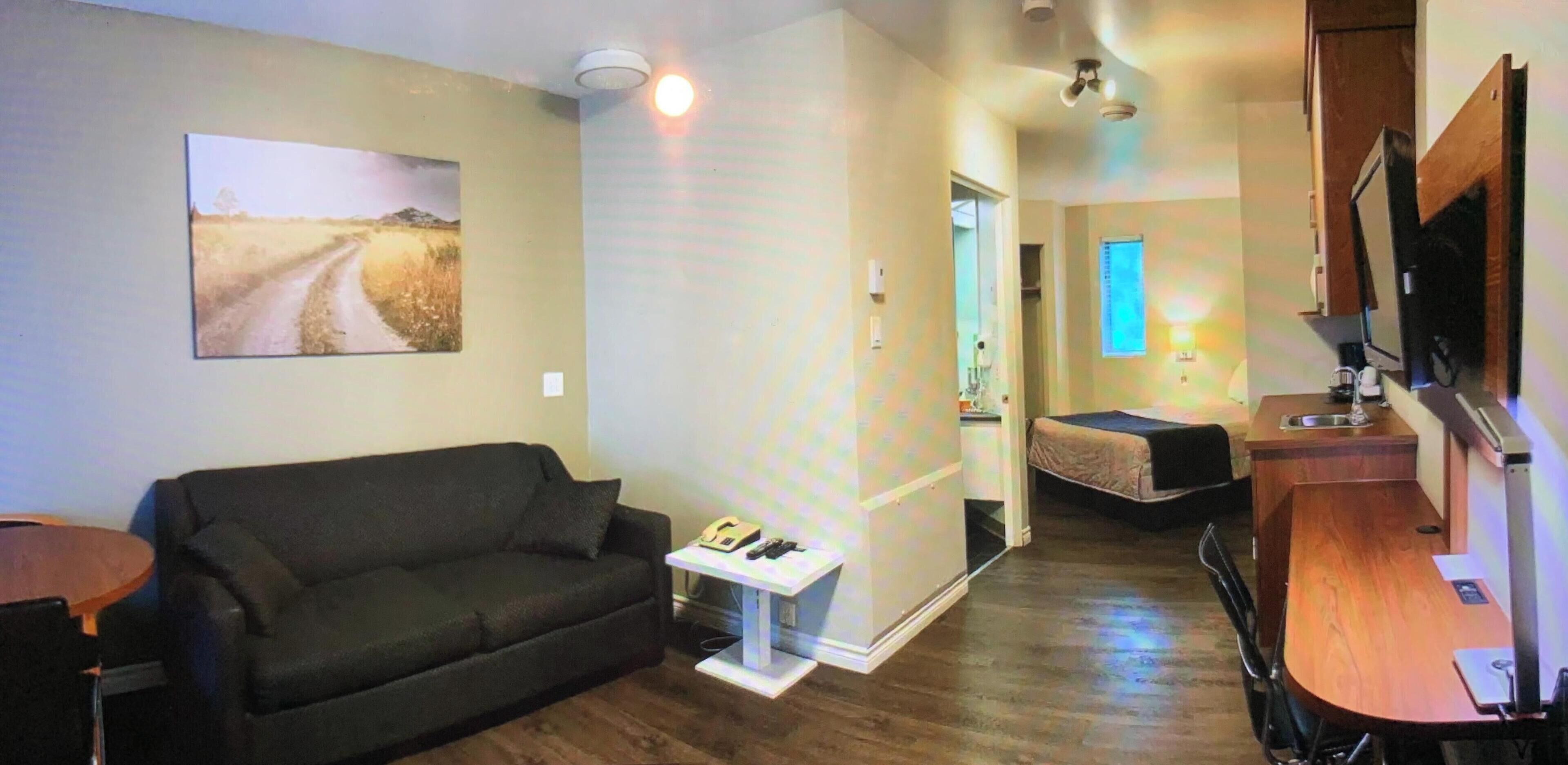 Suite, 1 grand lit | Coin cuisine privé | Réfrigérateur, micro-ondes, cafetière/bouilloire