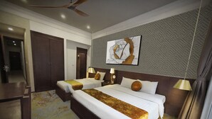 Family Room | Minibar, in-room safe, desk, blackout drapes