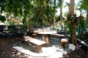 Breakfast, lunch, dinner served; Indonesian cuisine 