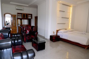 책상, 간이 침대, 무료 WiFi