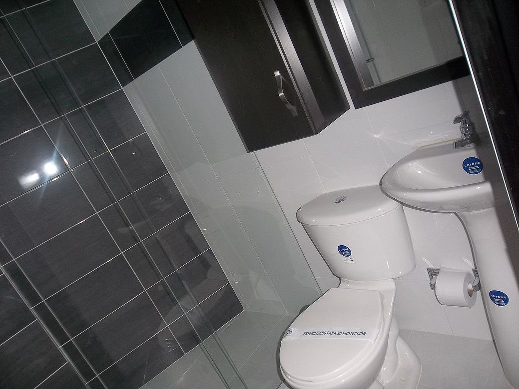 shower, free toiletries, towels