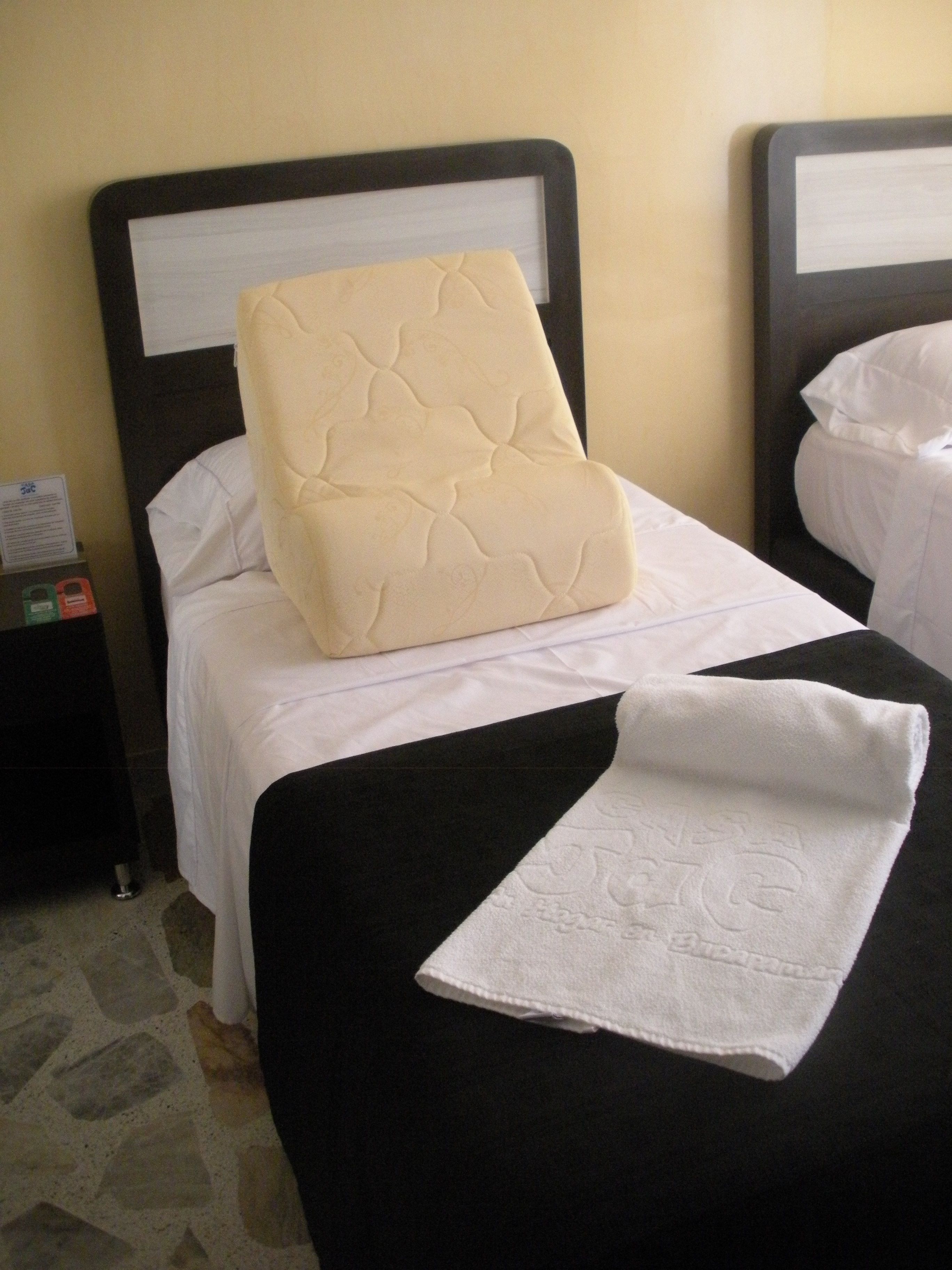 special twin room | 1 bedroom, egyptian cotton sheets, pillow-top beds, desk