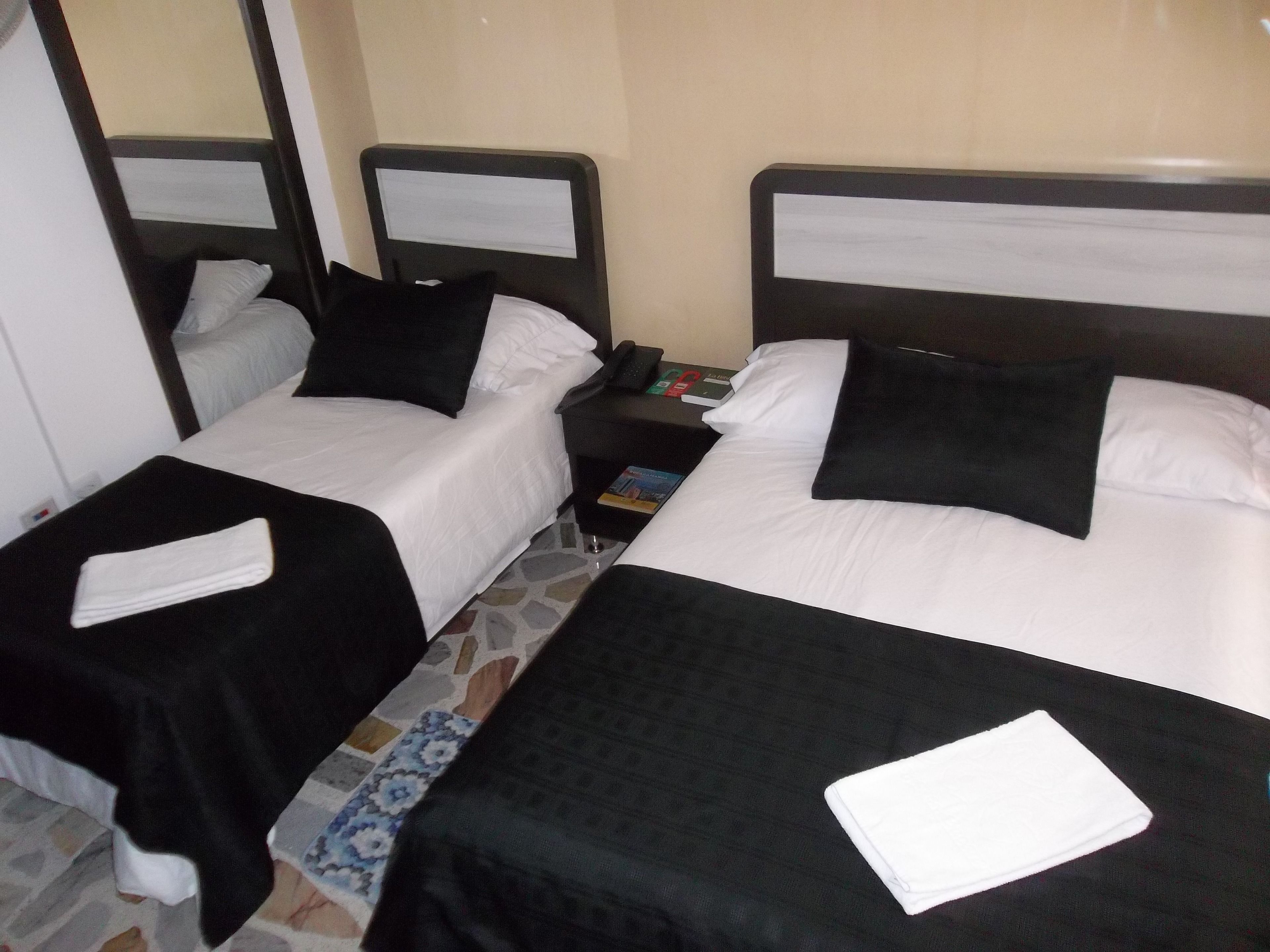 family room | 1 bedroom, egyptian cotton sheets, pillow-top beds, desk