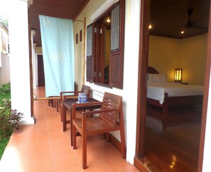 Deluxe-Dreibettzimmer | Hochwertige Bettwaren, Zimmersafe, individuell dekoriert, Schreibtisch