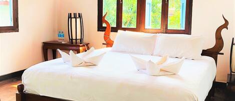 Peninsula Apartment | Premium bedding, in-room safe, individually decorated, desk