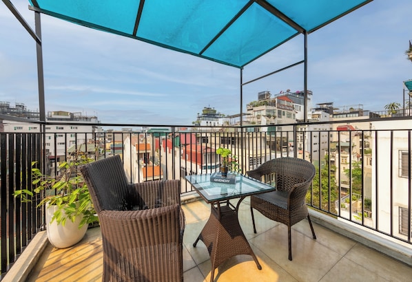 Quarto casal luxo, 1 cama Queen | Terraço/pátio
