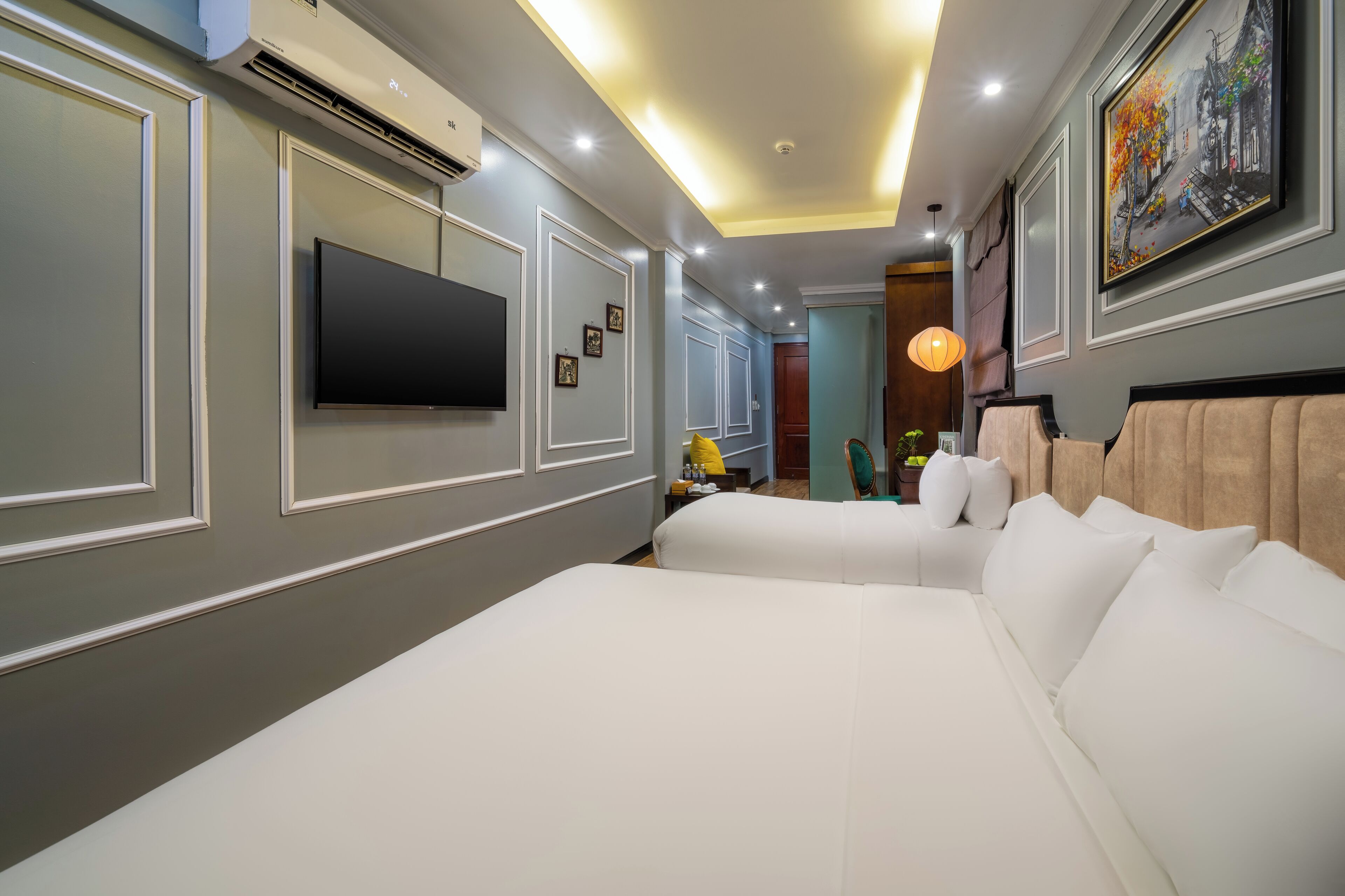 triple room, 1 bedroom, non smoking | living area | 32-inch flat-screen tv with cable channels, tv