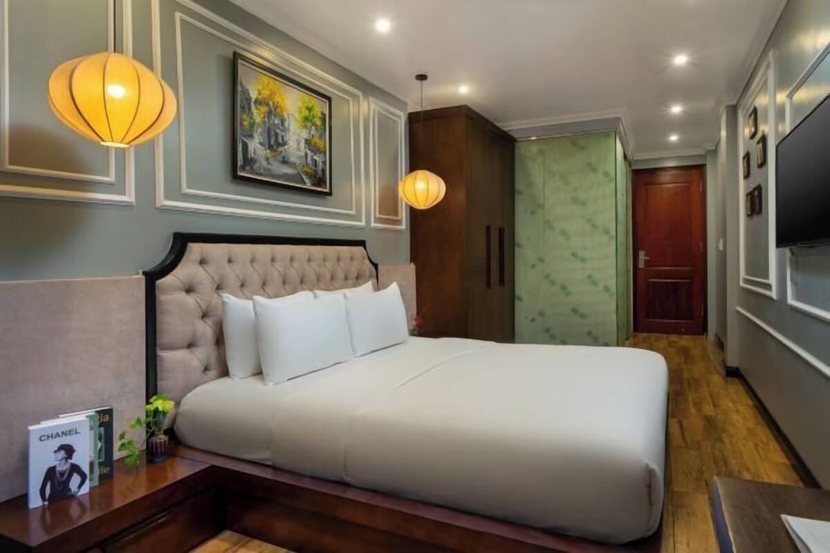 Minibar, caja de seguridad en la habitación y escritorio 
