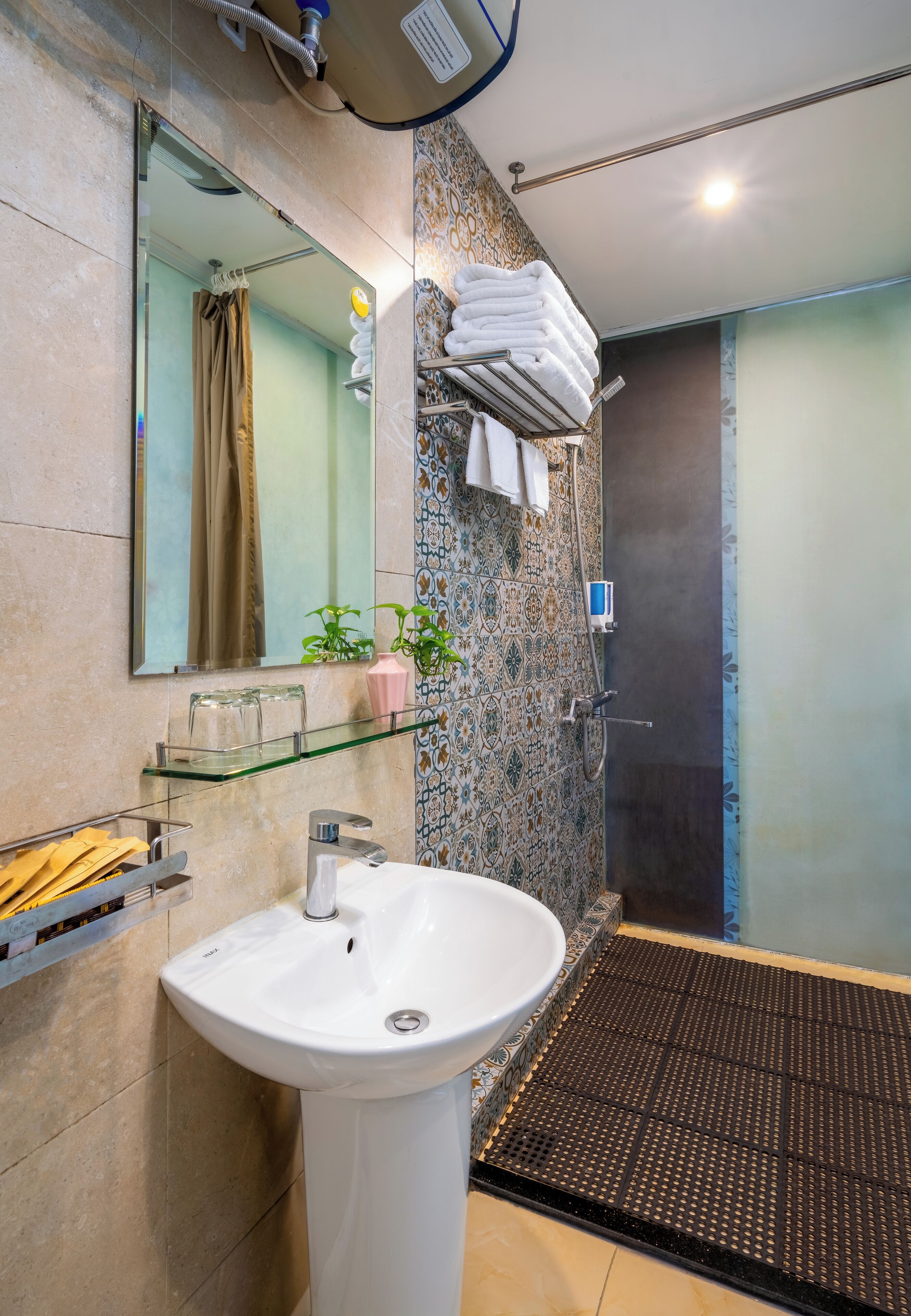 family suite, lake view | bathroom | free toiletries, hair dryer, bathrobes, slippers