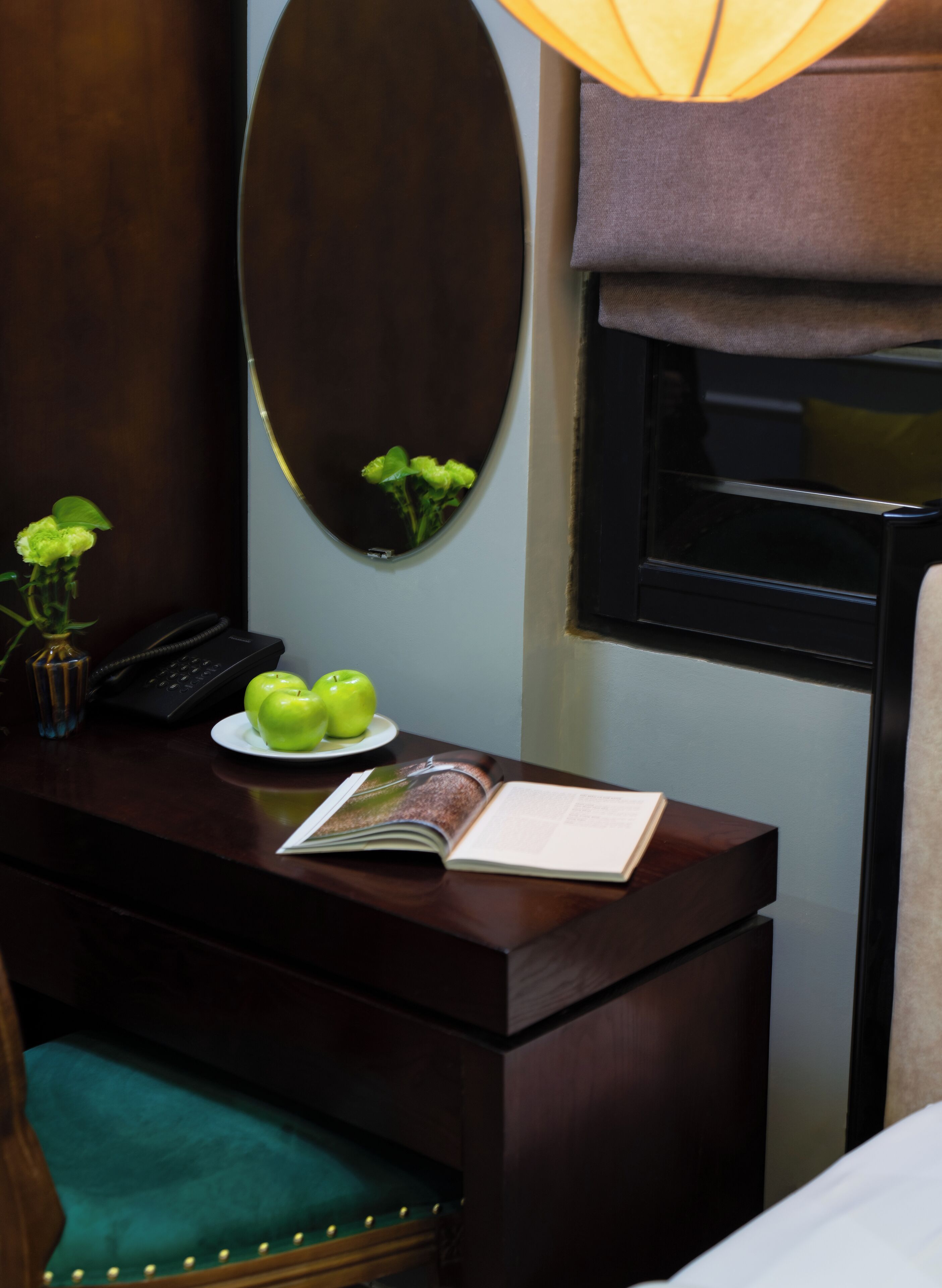 triple room, 1 bedroom, non smoking | living area | 32-inch flat-screen tv with cable channels, tv