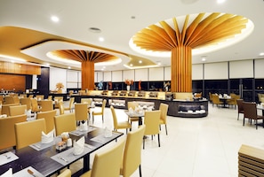 2 Restaurants, FrĂŒhstĂŒck, Mittagessen, Abendessen, FusionskĂŒche
