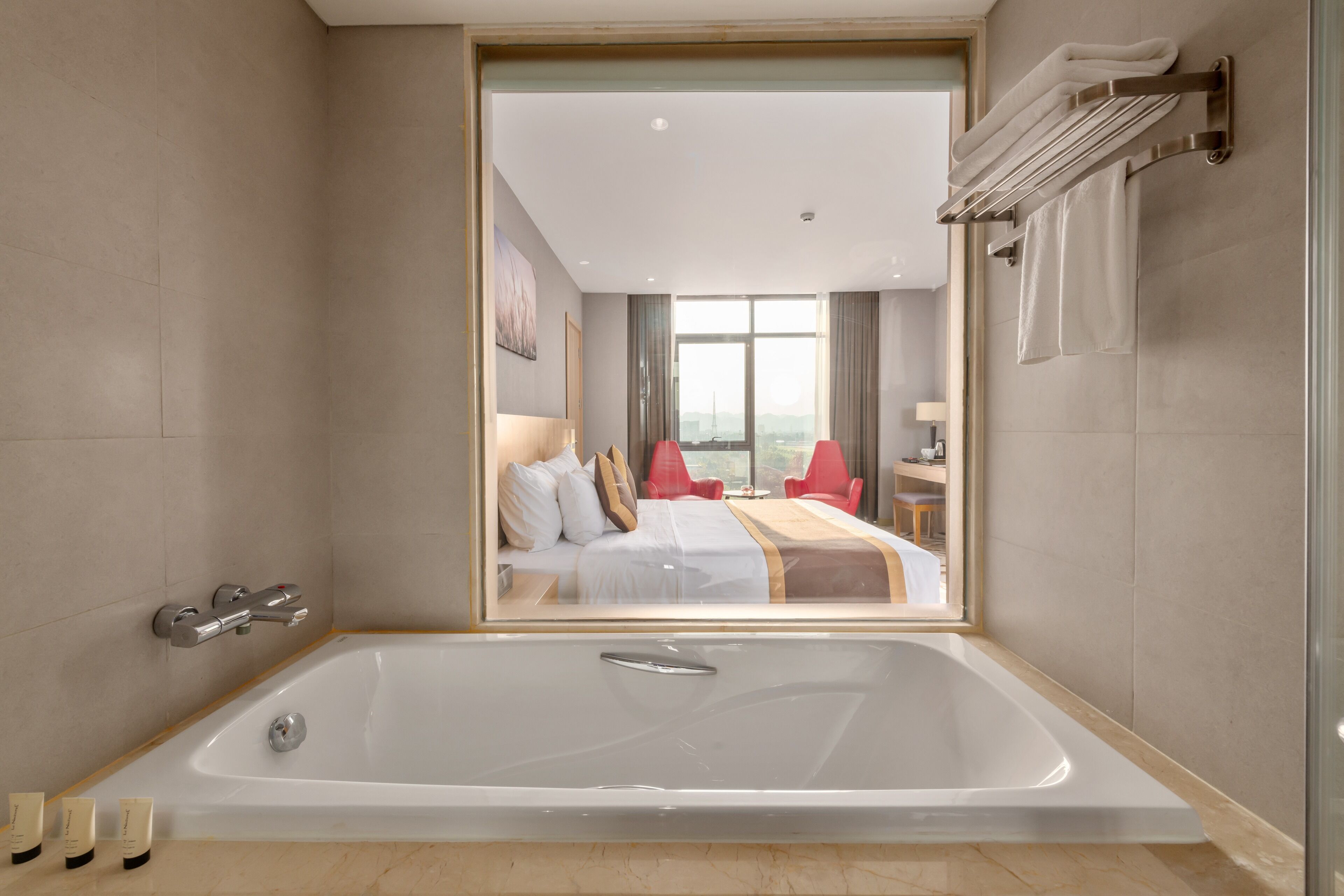 grand premium king | bathroom | combined shower/bathtub, free toiletries, hair dryer, bathrobes