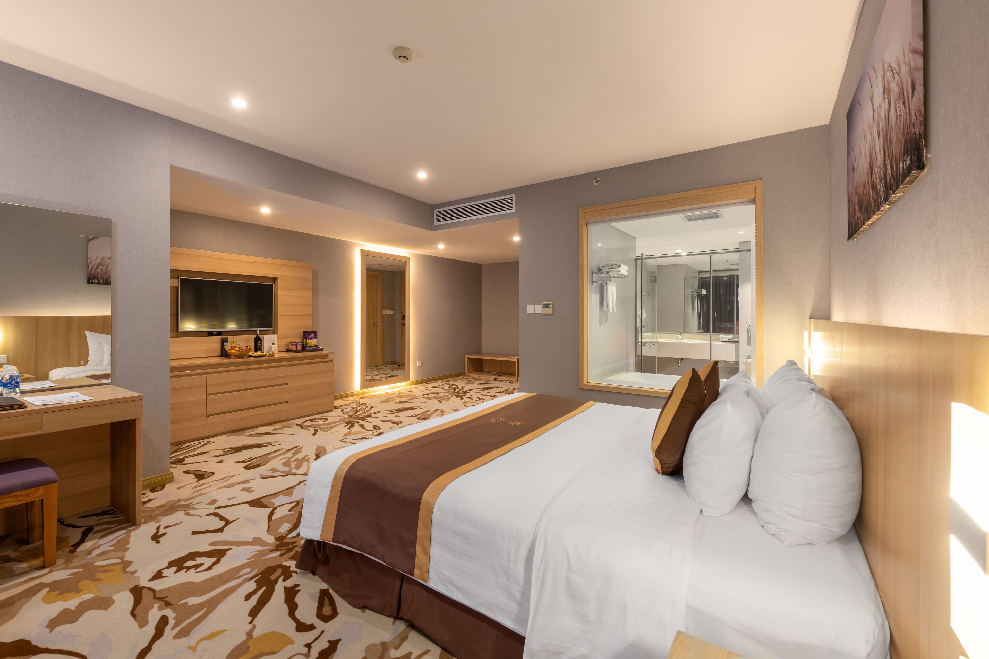 grand premium king | 1 bedroom, minibar, in-room safe, desk